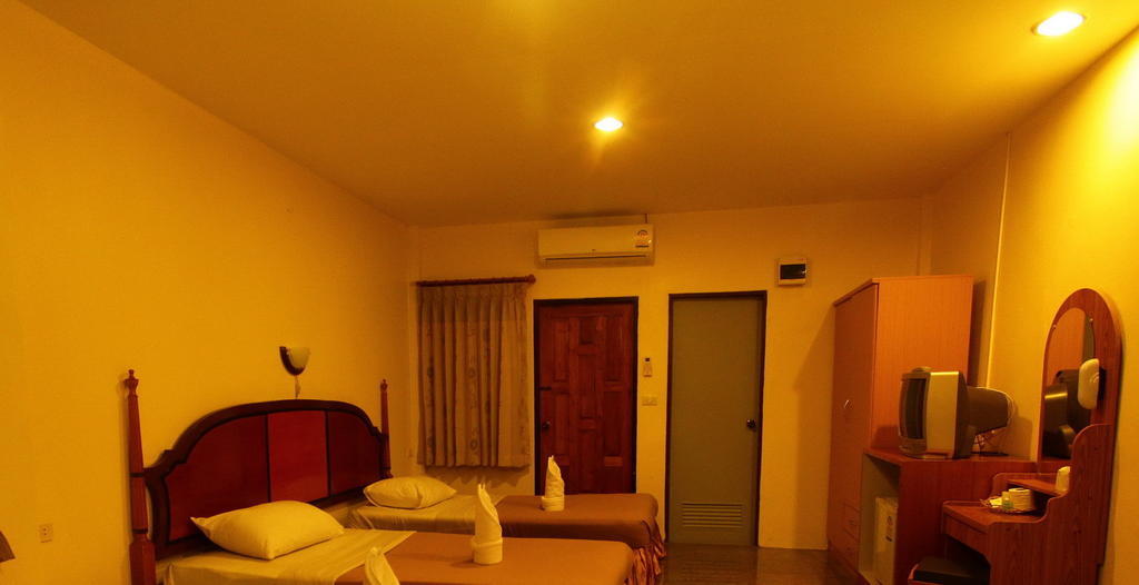 Star Light Beach Resort And Restaurant Chumphon Habitación foto