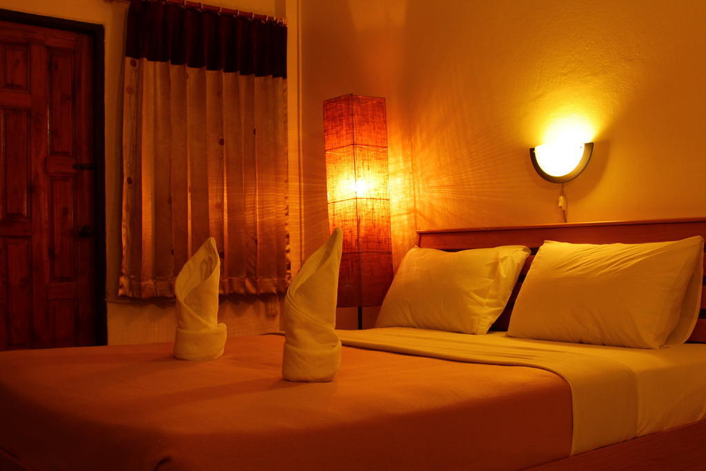 Star Light Beach Resort And Restaurant Chumphon Habitación foto