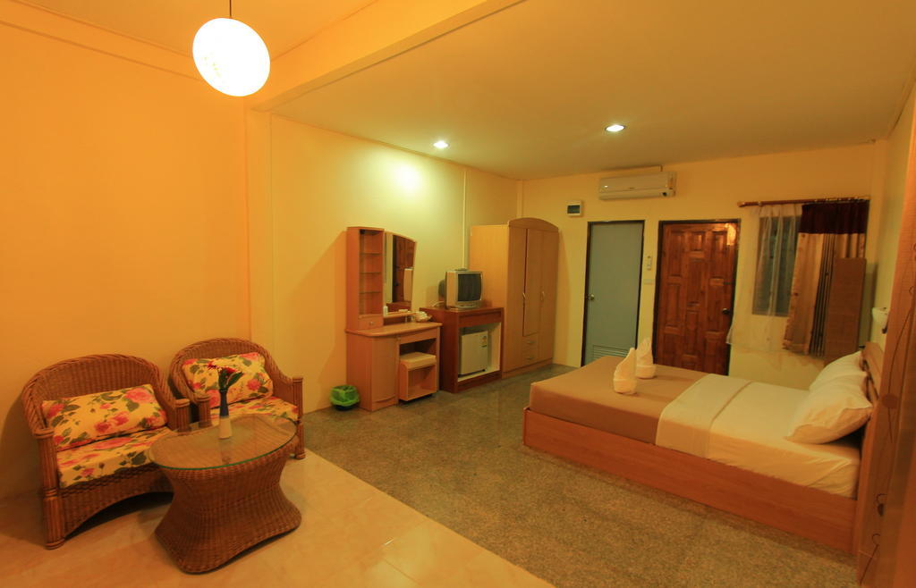 Star Light Beach Resort And Restaurant Chumphon Habitación foto