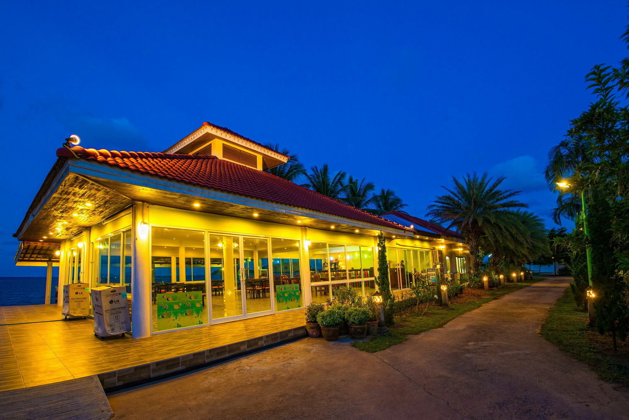 Star Light Beach Resort And Restaurant Chumphon Exterior foto